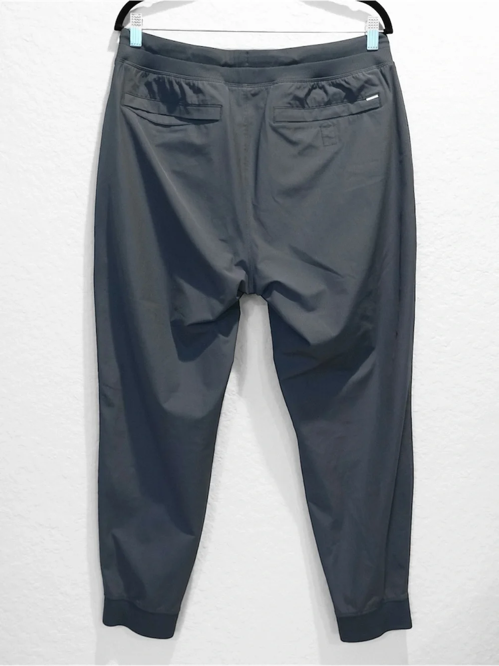 Vuori Meta Joggers Men’s XL Charcoal Gray Drawstring Pockets 28”
